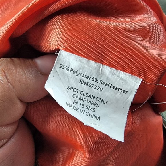 Poler Camp Vibes Duffel Shoulder Bag Convertible Backpack Outdoors Hiking - Picture 7 of 10